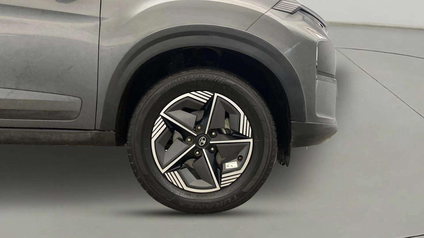 2023 Tata NEXON CREATIVE PLUS S 1.2 REVOTRON 7 DCA, Petrol, Automatic, 12,811 km, Right Front Wheel