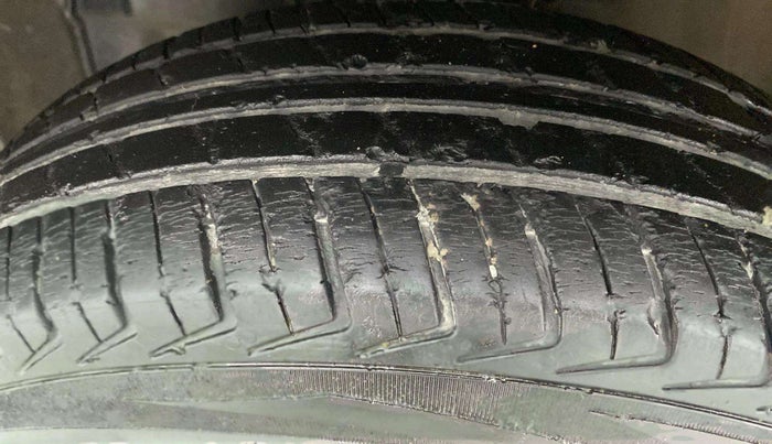 2021 Maruti New Wagon-R LXI CNG 1.0, CNG, Manual, 33,576 km, Left Front Tyre Tread