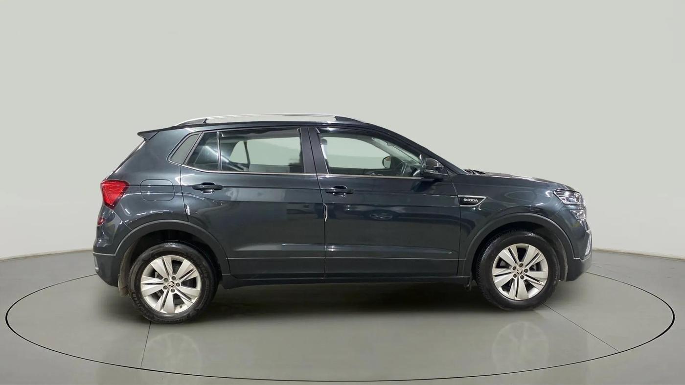 2022 Skoda KUSHAQ AMBITION 1.0L TSI AT, Petrol, Automatic, 17,566 km, Right Side View