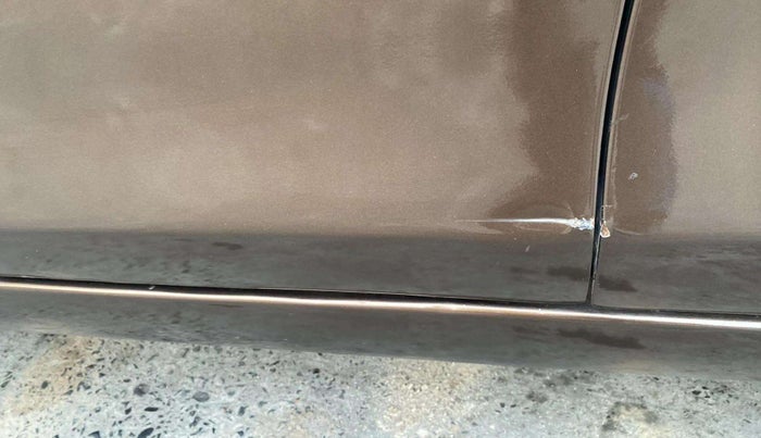 2015 Maruti Ciaz ZXI+, Petrol, Manual, 87,945 km, Front passenger door - Slightly dented