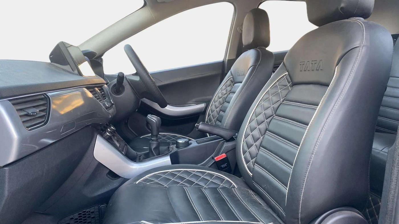 2022 Tata NEXON XM PLUS SUNROOF DIESEL, Diesel, Manual, 23,226 km, Right Side Front Door Cabin