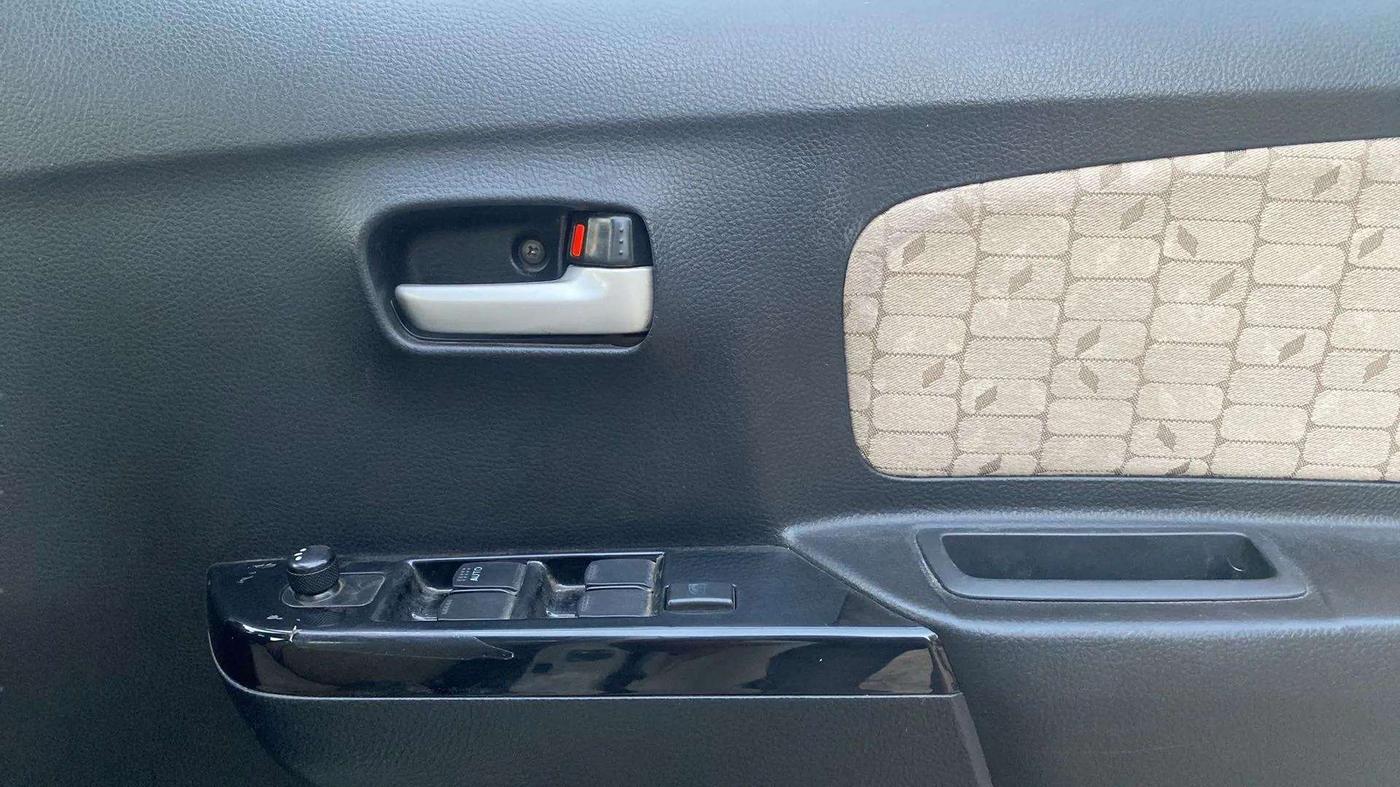 2018 Maruti Wagon R 1.0 VXI, Petrol, Manual, 54,775 km, Driver Side Door Panels Control