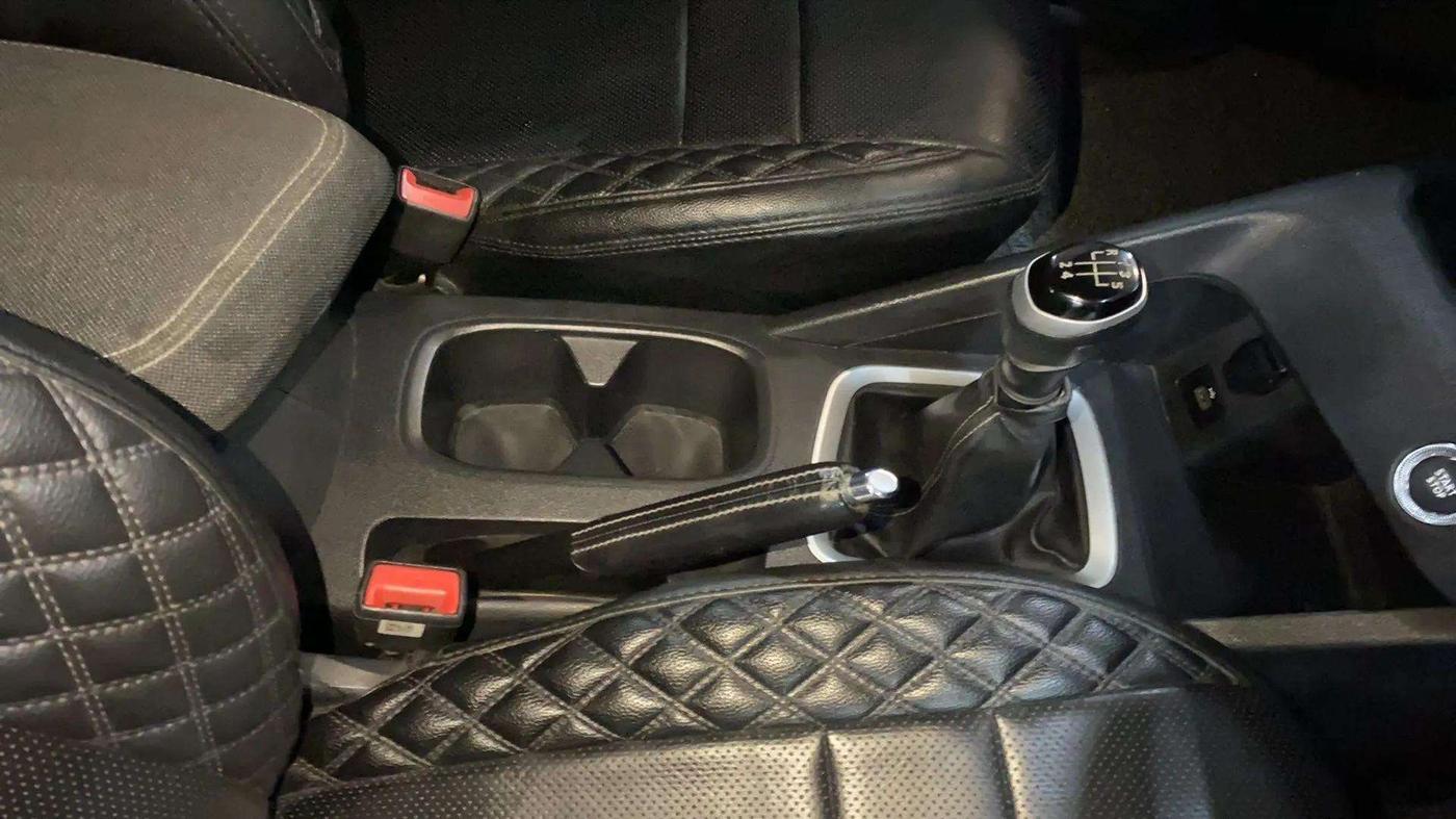 2021 Nissan MAGNITE XV PREMIUM DUAL TONE, Petrol, Manual, 29,835 km, Gear Lever