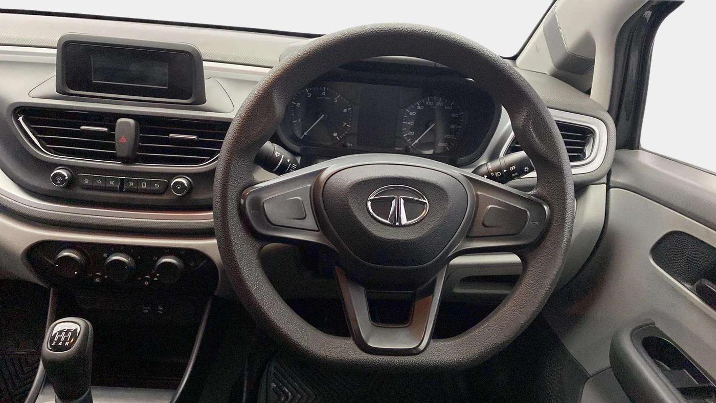 2020 Tata ALTROZ XE PETROL, Petrol, Manual, 28,153 km, Steering Wheel Close Up
