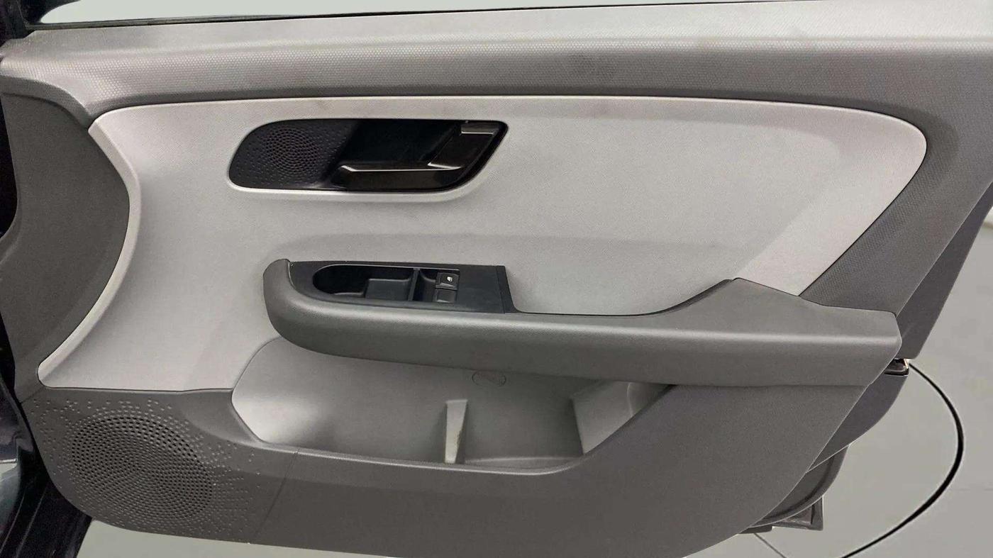 2020 Tata ALTROZ XE PETROL, Petrol, Manual, 28,153 km, Driver Side Door Panels Control