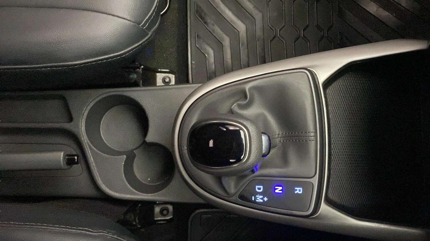 2021 Hyundai GRAND I10 NIOS SPORTZ AMT 1.2 KAPPA VTVT, CNG, Automatic, 28,054 km, Gear Lever
