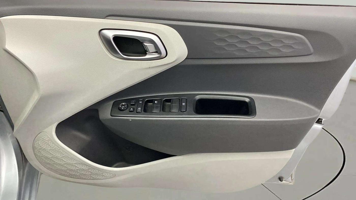 2021 Hyundai GRAND I10 NIOS SPORTZ AMT 1.2 KAPPA VTVT, CNG, Automatic, 28,054 km, Driver Side Door Panels Control