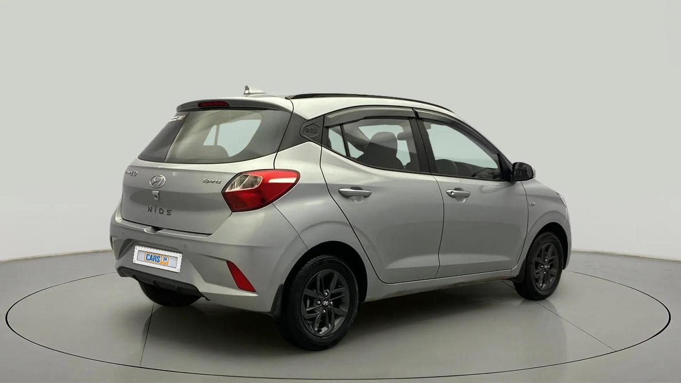 2021 Hyundai GRAND I10 NIOS SPORTZ AMT 1.2 KAPPA VTVT, CNG, Automatic, 28,054 km, Right Back Diagonal