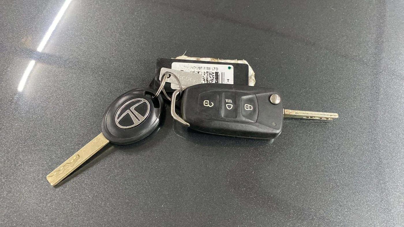 2022 Tata PUNCH ADVENTURE MT, Petrol, Manual, 12,618 km, Key Close Up