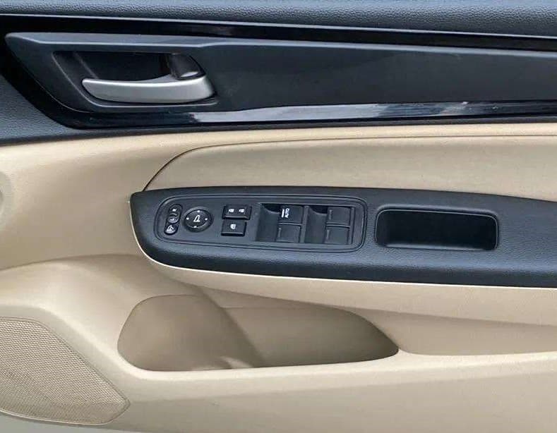 2019 Honda Amaze 1.2L I-VTEC VX ACE EDITION, Petrol, Manual, 21,414 km, Driver Side Door Panels Control