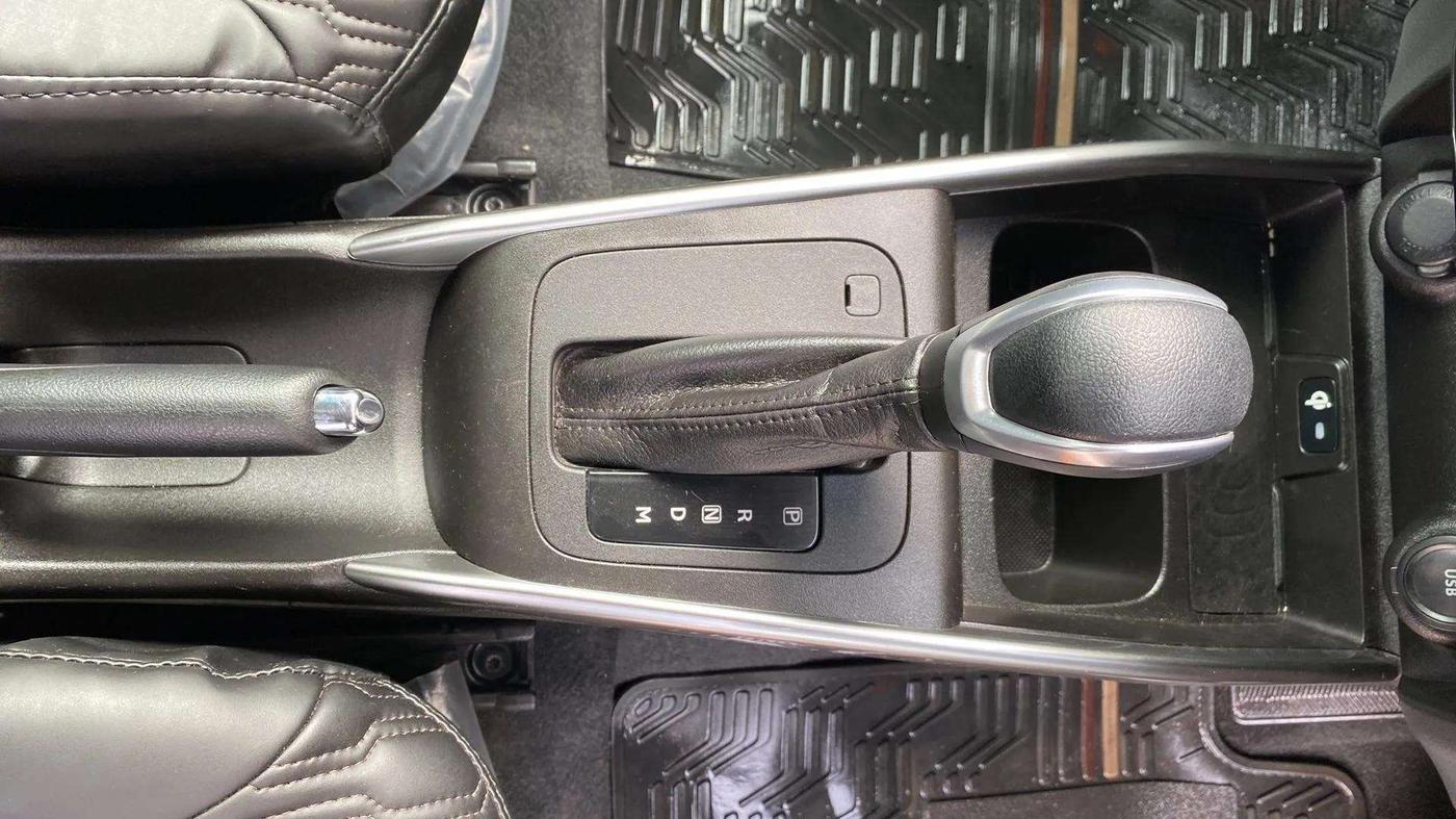 2023 Maruti FRONX ALPHA 1.0L TURBO 6 AT, Petrol, Automatic, 2,848 km, Gear Lever