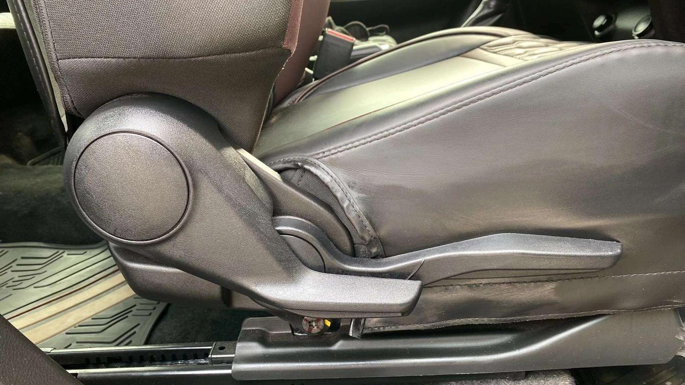 2023 Maruti FRONX ALPHA 1.0L TURBO 6 AT, Petrol, Automatic, 2,848 km, Driver Side Adjustment Panel