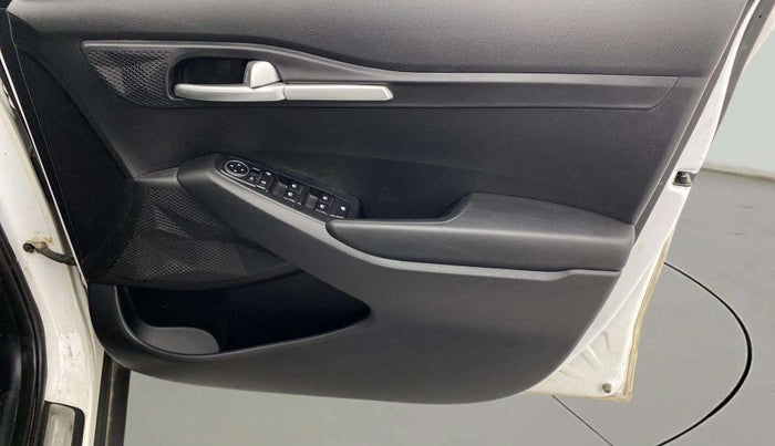 2021 KIA SELTOS HTK PLUS AT 1.5 DIESEL, Diesel, Automatic, 55,943 km, Driver Side Door Panels Control