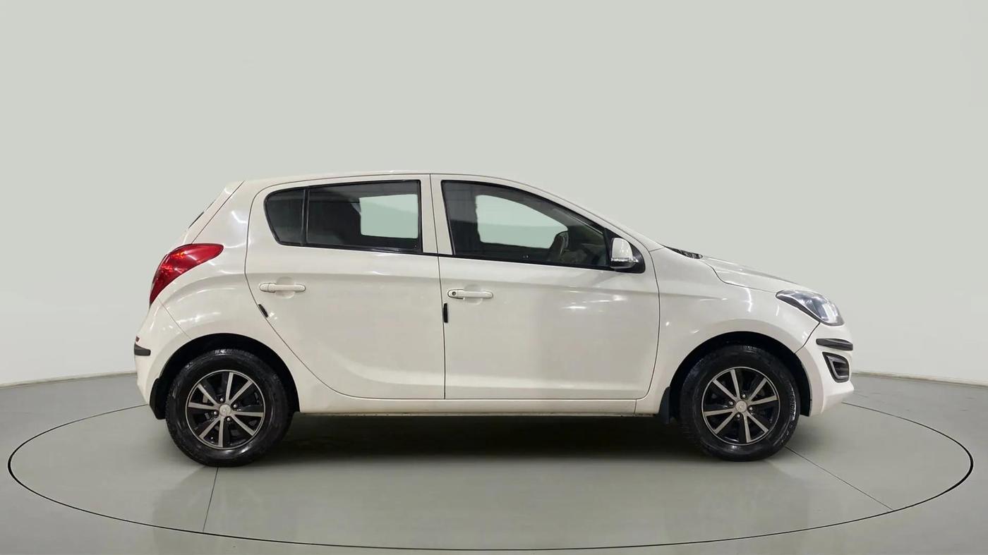 2013 Hyundai i20 MAGNA 1.4 CRDI, Diesel, Manual, 52,235 km, Right Side View