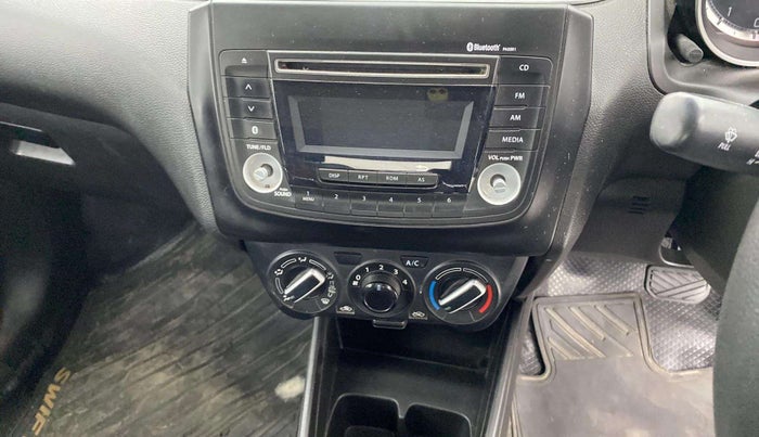 2021 Maruti Swift VXI AMT, Petrol, Automatic, 75,282 km, Infotainment system - Button has minor damage