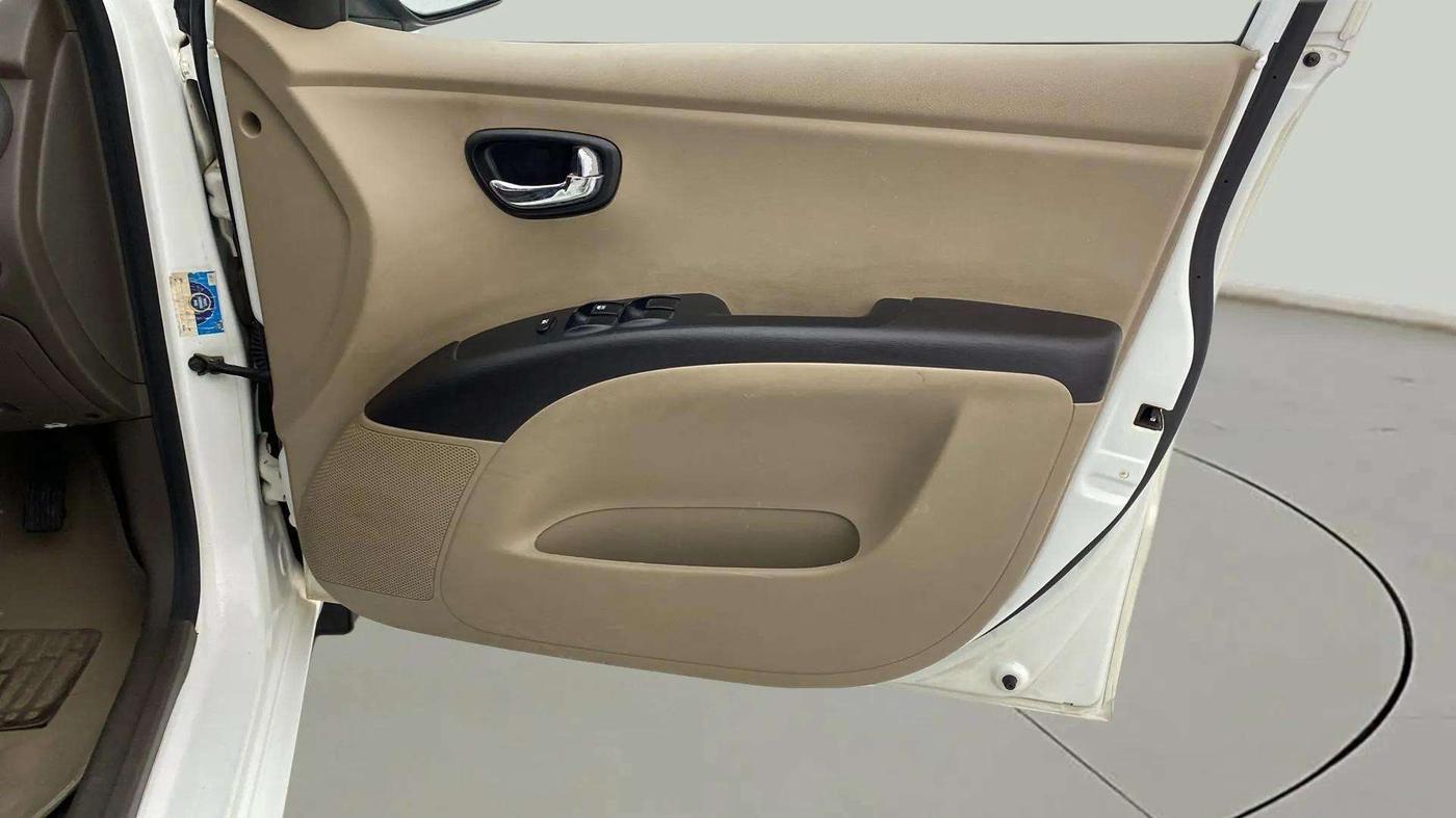 2013 Hyundai i10 MAGNA 1.1, Petrol, Manual, 38,918 km, Driver Side Door Panels Control