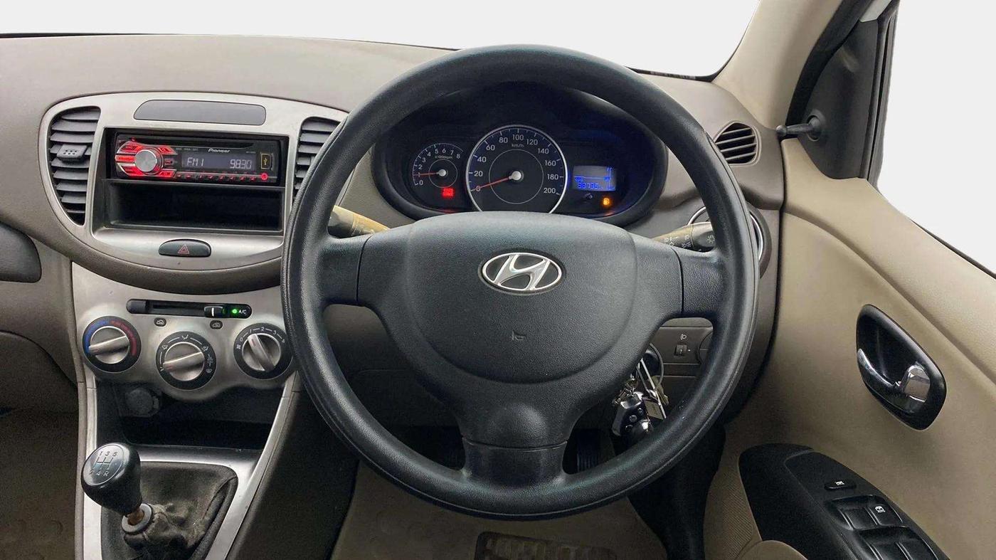 2013 Hyundai i10 MAGNA 1.1, Petrol, Manual, 38,918 km, Steering Wheel Close Up