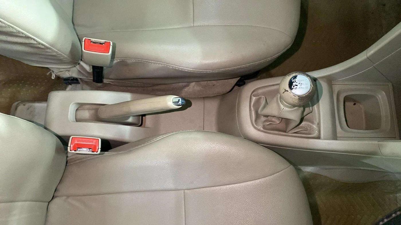 2015 Maruti Ertiga VXI, Petrol, Manual, 33,378 km, Gear Lever