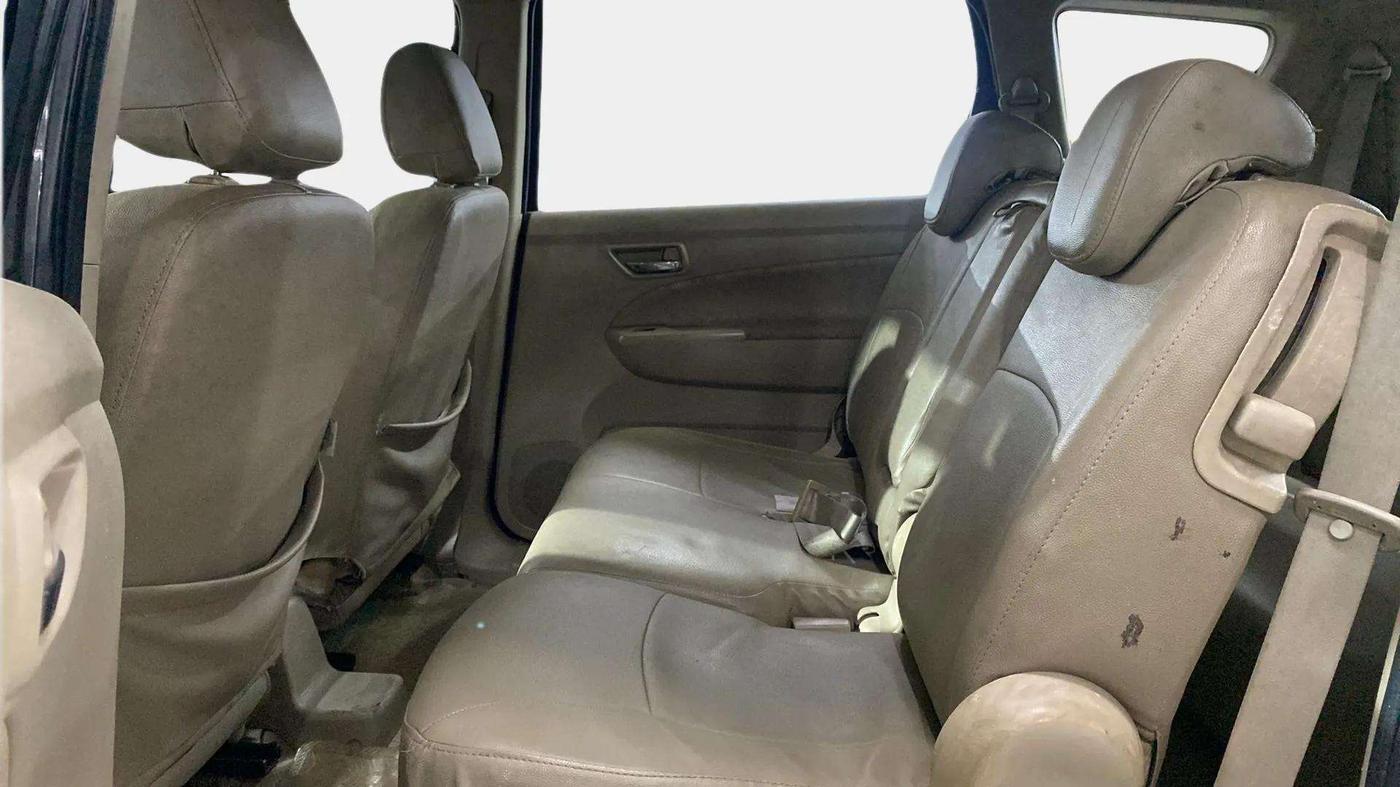 2015 Maruti Ertiga VXI, Petrol, Manual, 33,378 km, Right Side Rear Door Cabin