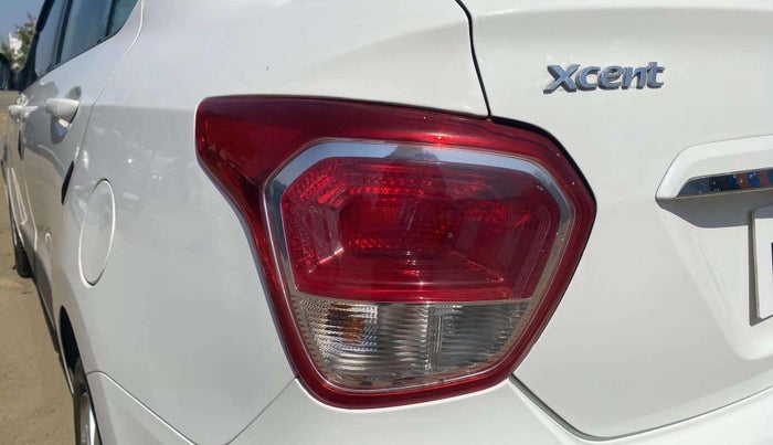 2014 Hyundai Xcent S (O) 1.2, Petrol, Manual, 40,408 km, Left tail light - < 2 inches,no. = 2