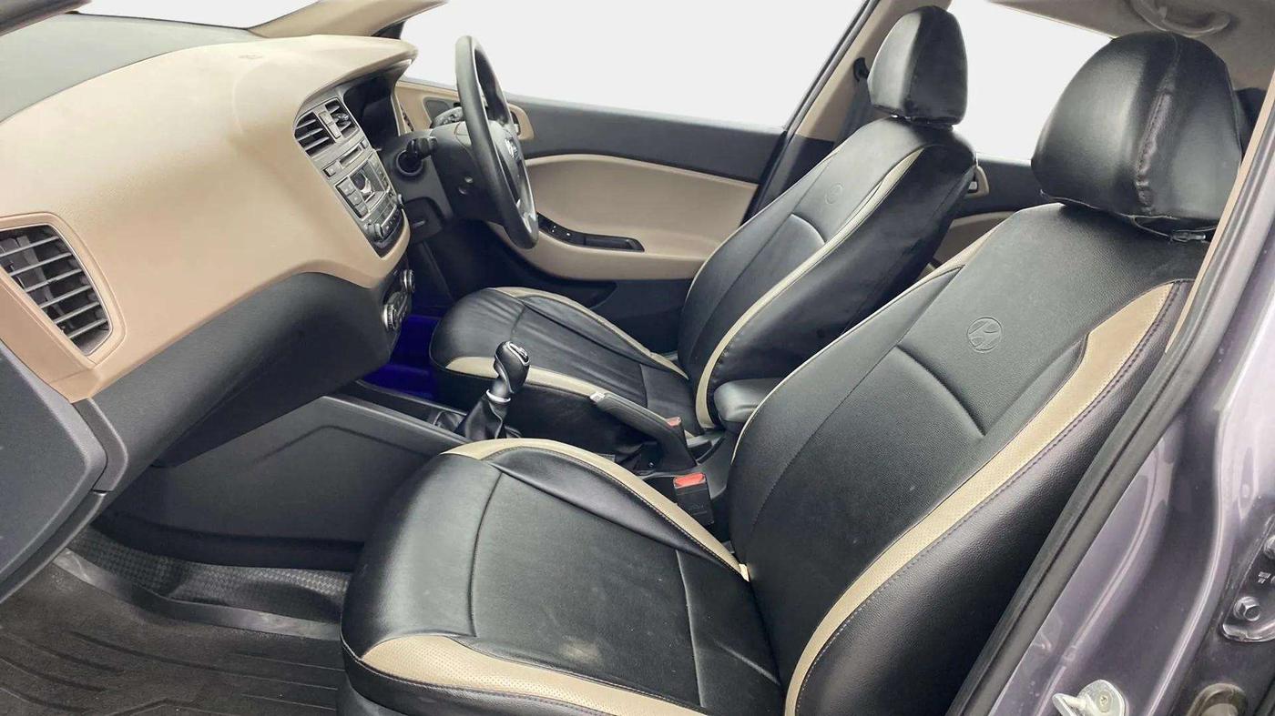 2015 Hyundai Elite i20 SPORTZ 1.4 CRDI, Diesel, Manual, 55,976 km, Right Side Front Door Cabin