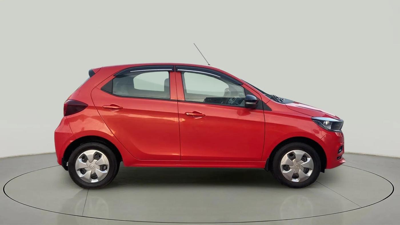 2023 Tata Tiago XT (O) PETROL, Petrol, Manual, 26,504 km, Right Side View