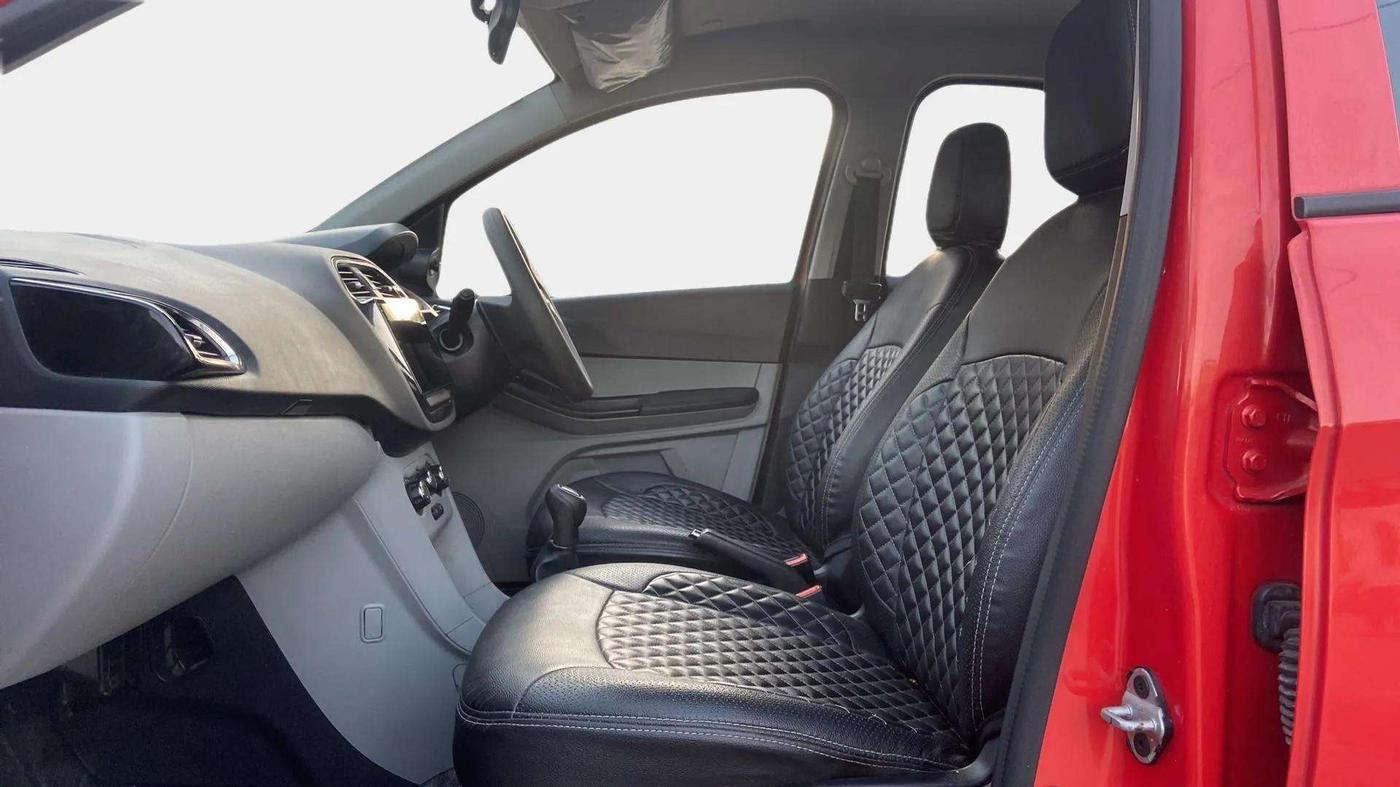 2023 Tata Tiago XT (O) PETROL, Petrol, Manual, 26,504 km, Right Side Front Door Cabin