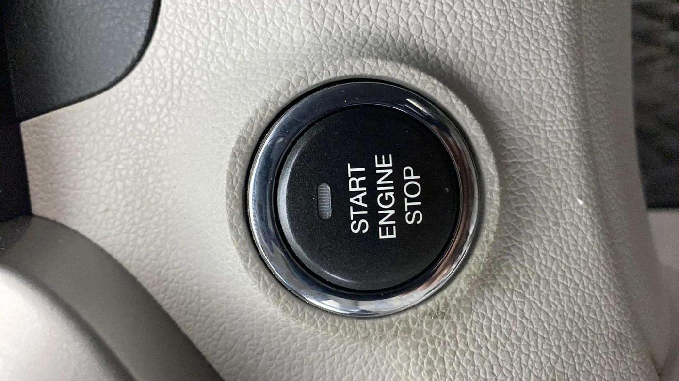 2021 Mahindra XUV300 W8 (O) 1.5 DIESEL AMT, Diesel, Automatic, 71,178 km, Keyless Start/ Stop Button