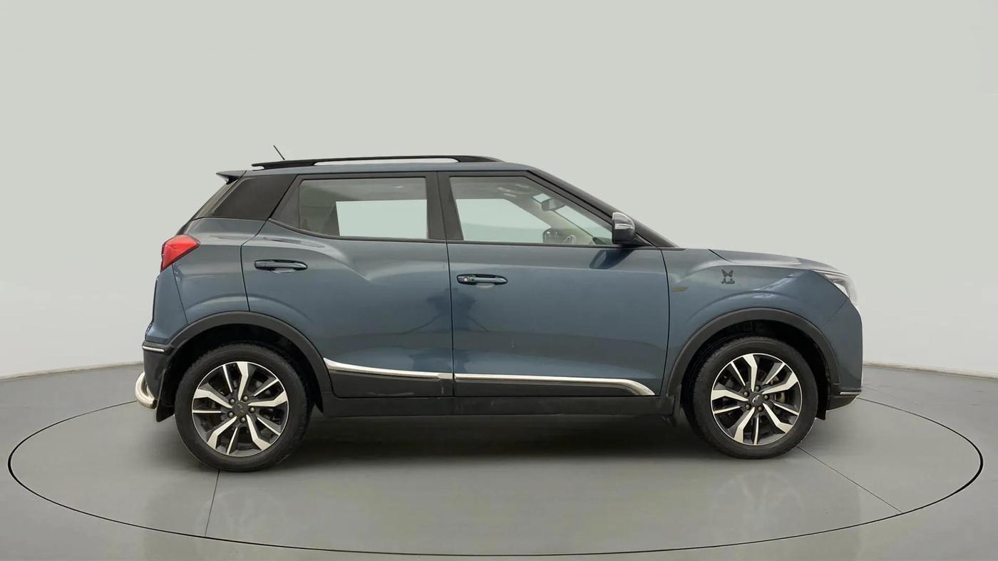 2021 Mahindra XUV300 W8 (O) 1.5 DIESEL AMT, Diesel, Automatic, 71,178 km, Right Side View