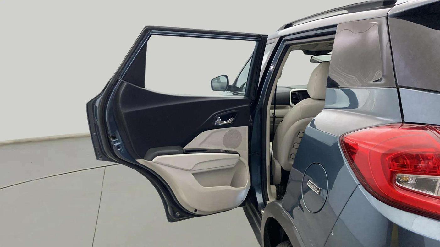 2021 Mahindra XUV300 W8 (O) 1.5 DIESEL AMT, Diesel, Automatic, 71,178 km, LHS Rear Door