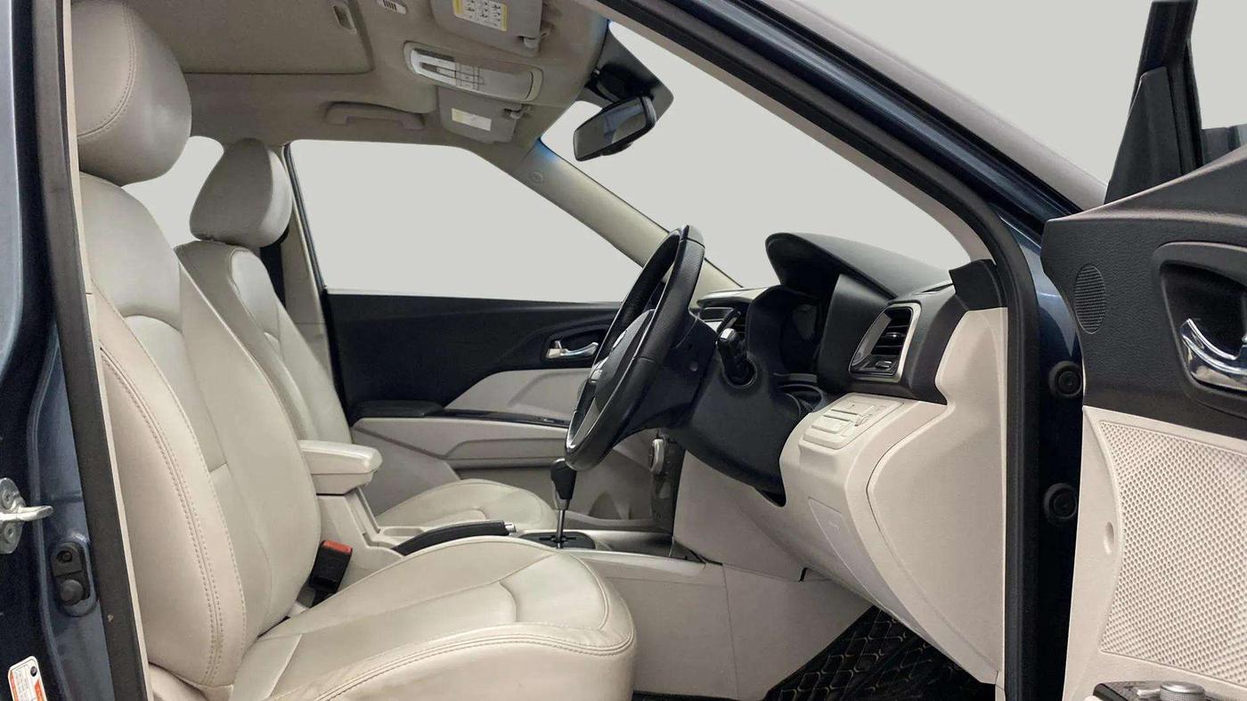 2021 Mahindra XUV300 W8 (O) 1.5 DIESEL AMT, Diesel, Automatic, 71,178 km, Right Side Front Door Cabin