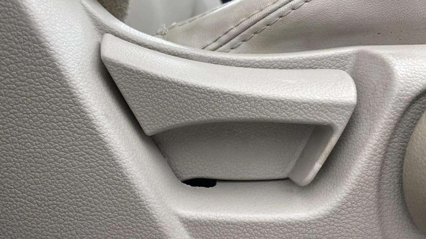 2021 Mahindra XUV300 W8 (O) 1.5 DIESEL AMT, Diesel, Automatic, 71,178 km, Driver Side Adjustment Panel