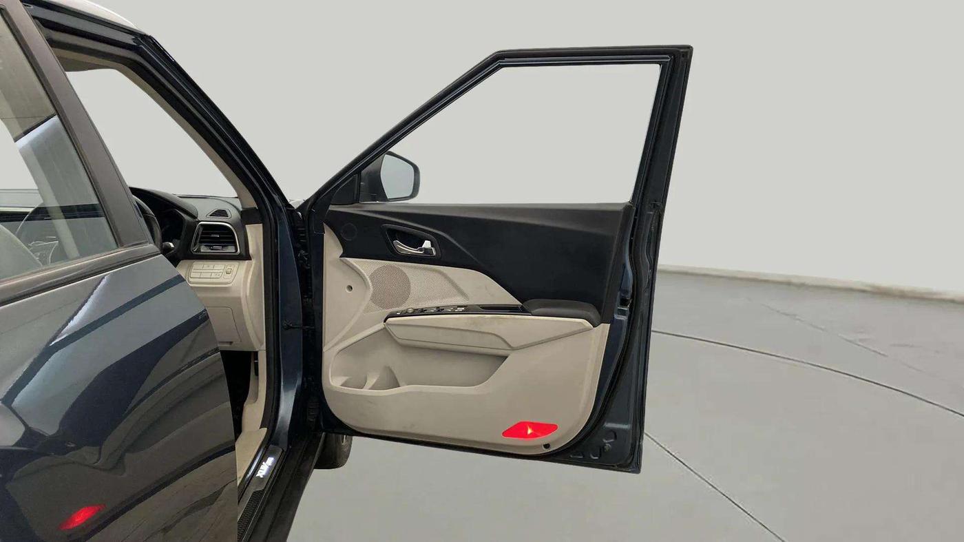 2021 Mahindra XUV300 W8 (O) 1.5 DIESEL AMT, Diesel, Automatic, 71,178 km, RHS Front Door
