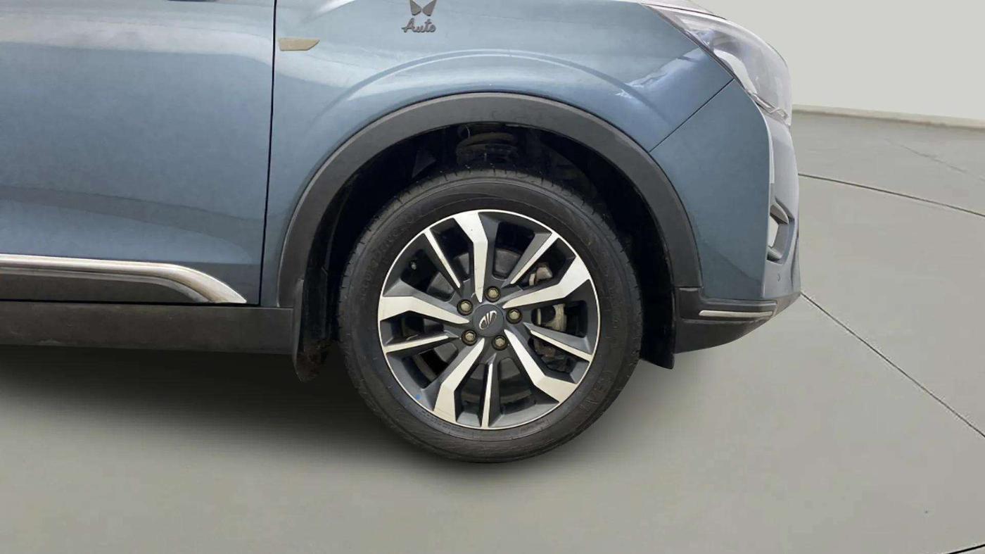 2021 Mahindra XUV300 W8 (O) 1.5 DIESEL AMT, Diesel, Automatic, 71,178 km, Right Front Wheel
