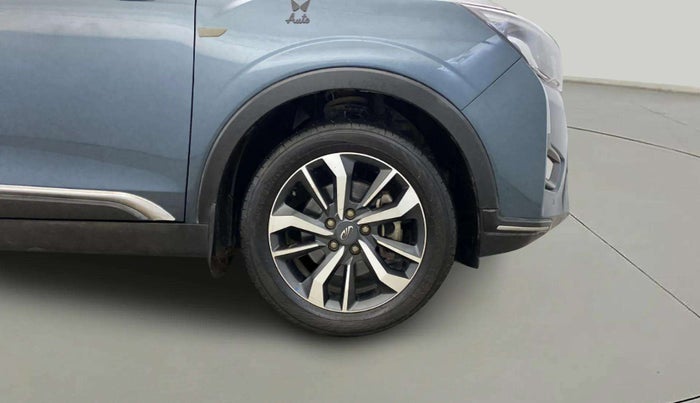 2021 Mahindra XUV300 W8 (O) 1.5 DIESEL AMT, Diesel, Automatic, 70,991 km, Right Front Wheel