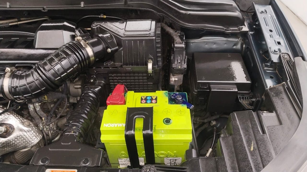 2021 Mahindra XUV300 W8 (O) 1.5 DIESEL AMT, Diesel, Automatic, 71,178 km, Engine View - Left