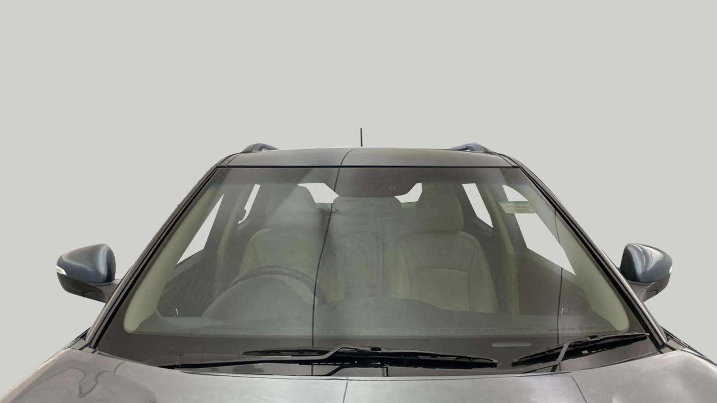 2021 Mahindra XUV300 W8 (O) 1.5 DIESEL AMT, Diesel, Automatic, 71,178 km, Front Windshield