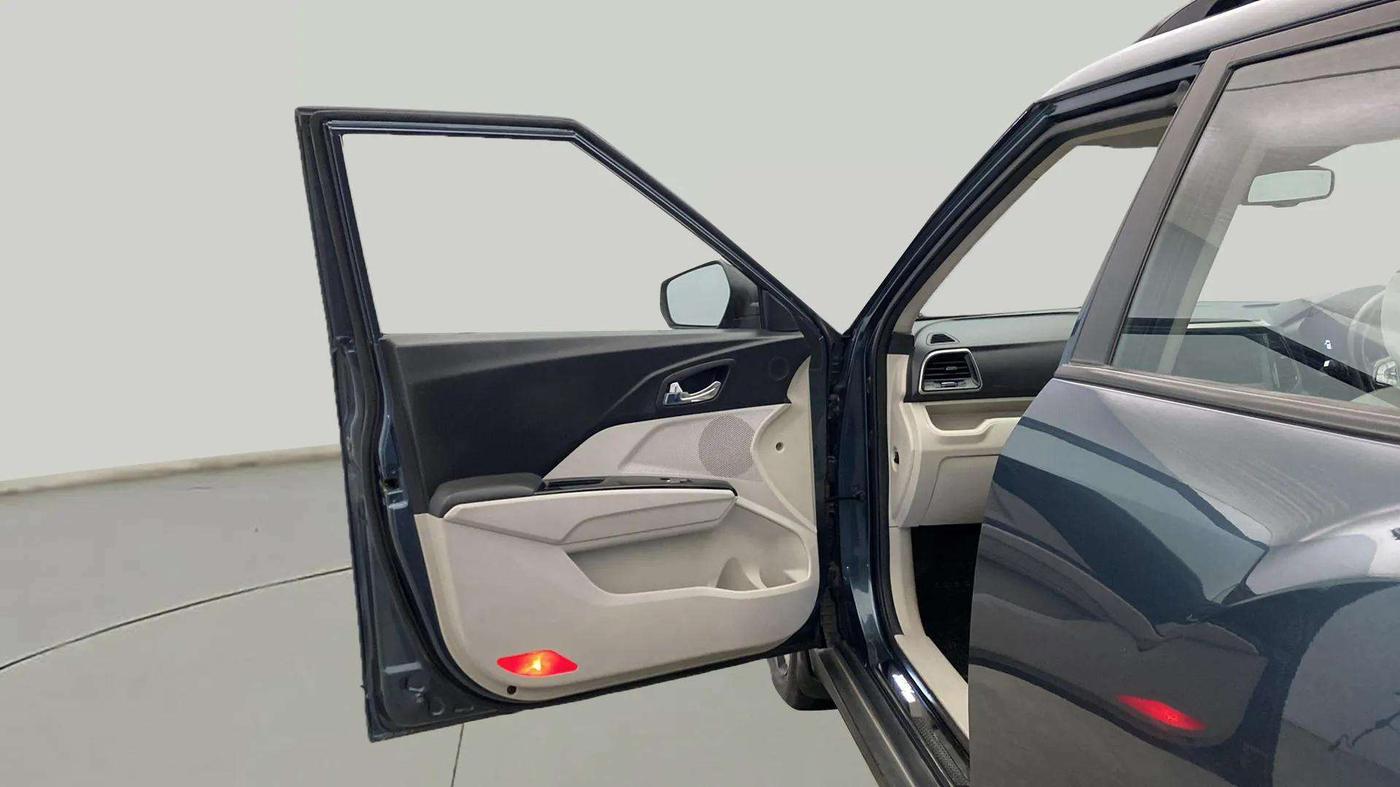 2021 Mahindra XUV300 W8 (O) 1.5 DIESEL AMT, Diesel, Automatic, 71,178 km, LHS Front Door