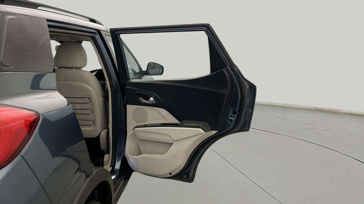 2021 Mahindra XUV300 W8 (O) 1.5 DIESEL AMT, Diesel, Automatic, 71,178 km, RHS Rear Door