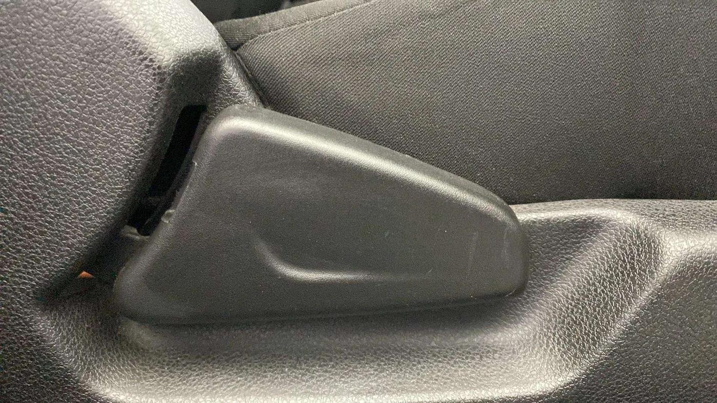 2017 Renault Kwid RXL 1.0 AMT, Petrol, Automatic, 38,360 km, Driver Side Adjustment Panel