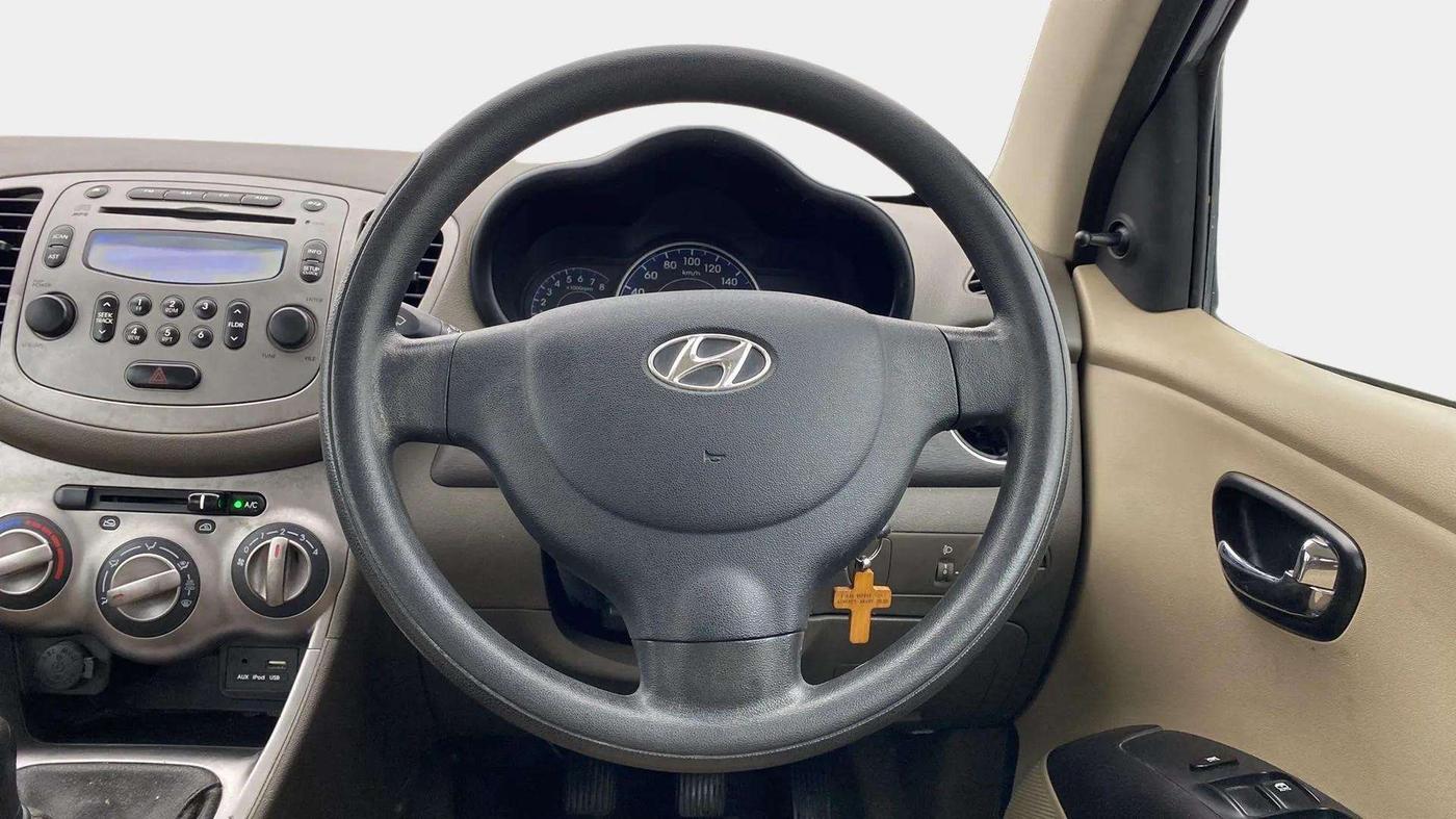 2015 Hyundai i10 SPORTZ 1.1, Petrol, Manual, 40,254 km, Steering Wheel Close Up
