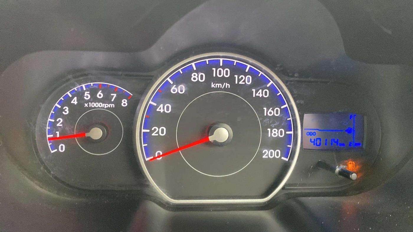 2015 Hyundai i10 SPORTZ 1.1, Petrol, Manual, 40,254 km, Odometer Image