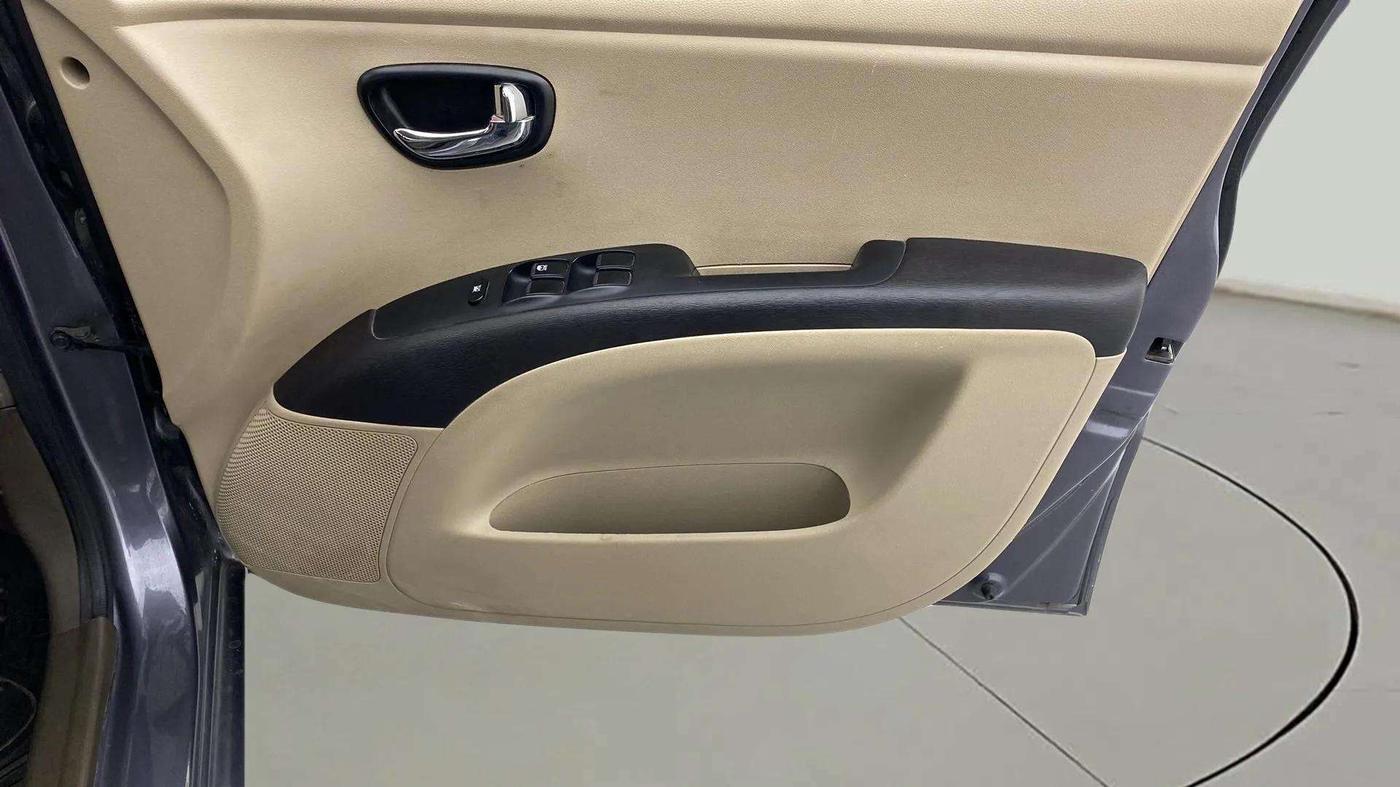 2015 Hyundai i10 SPORTZ 1.1, Petrol, Manual, 40,254 km, Driver Side Door Panels Control