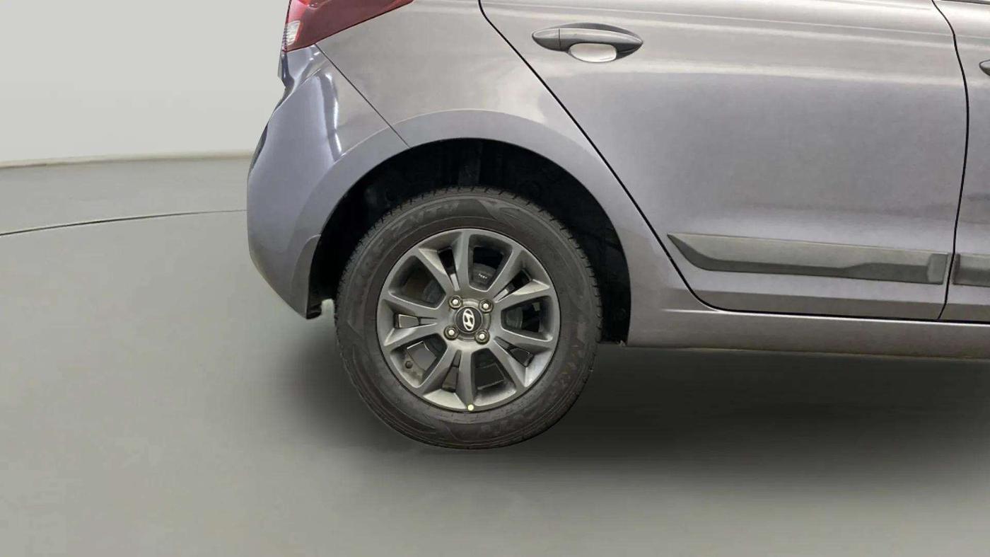 2020 Hyundai Elite i20 SPORTZ PLUS 1.2, Petrol, Manual, 28,626 km, Right Rear Wheel