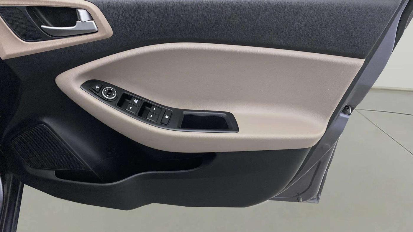 2020 Hyundai Elite i20 SPORTZ PLUS 1.2, Petrol, Manual, 28,626 km, Driver Side Door Panels Control