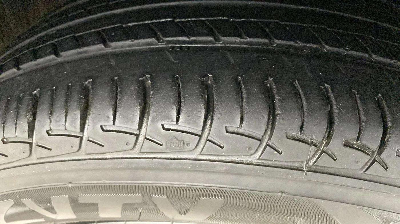 2020 Hyundai Elite i20 SPORTZ PLUS 1.2, Petrol, Manual, 28,626 km, Right Front Tyre Tread