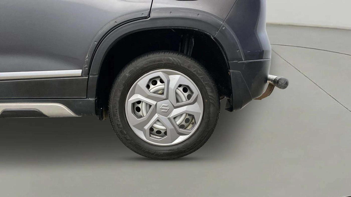 2020 Maruti Vitara Brezza LXI, Petrol, Manual, 32,267 km, Right Rear Wheel