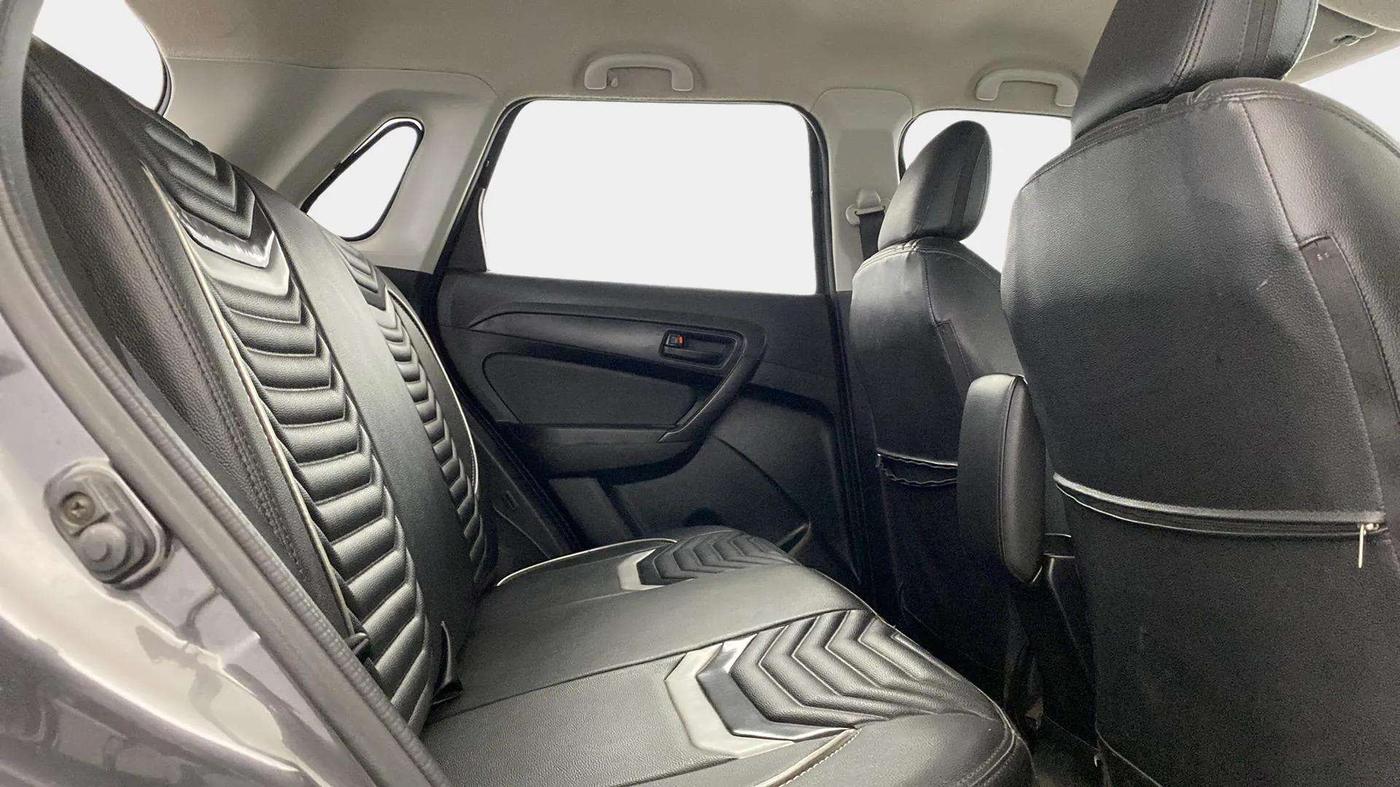 2020 Maruti Vitara Brezza LXI, Petrol, Manual, 32,267 km, Right Side Rear Door Cabin