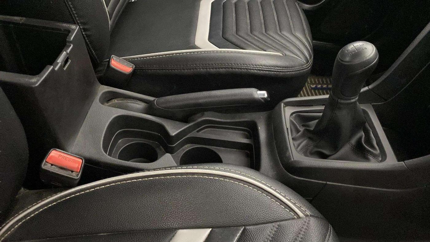 2020 Maruti Vitara Brezza LXI, Petrol, Manual, 32,267 km, Gear Lever