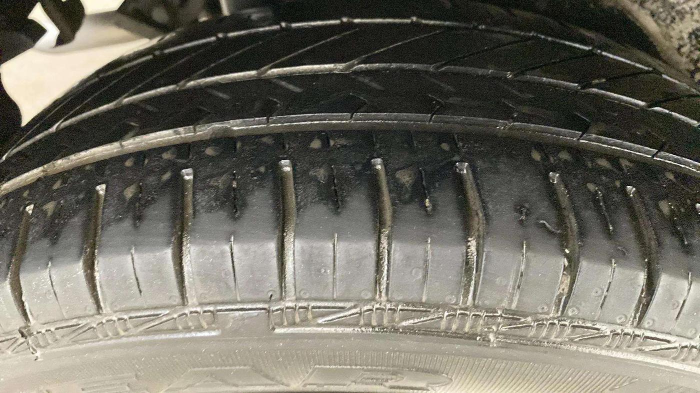 2018 Maruti Wagon R 1.0 VXI, CNG, Manual, 69,132 km, Left Front Tyre Tread